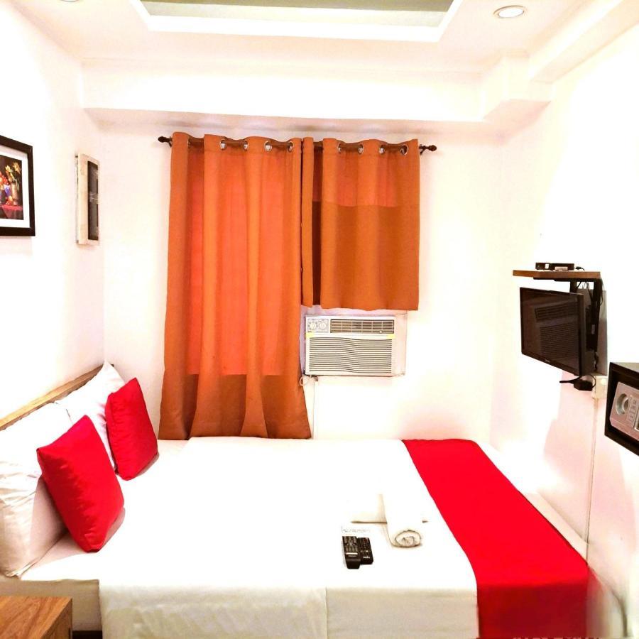Makati Poblacion Hotel Mandaluyong Exterior photo